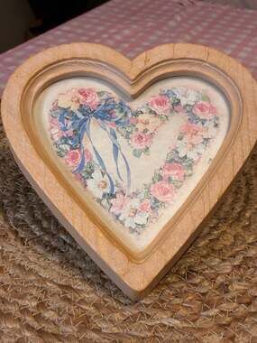 Vintage 1980s Homco Barbara Mock Floral Heart Plastic Resin Wall Decor